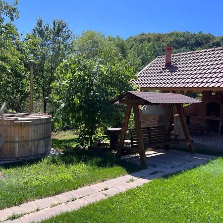 Pensiunea La Buru Caraciu Εξωτερικό φωτογραφία